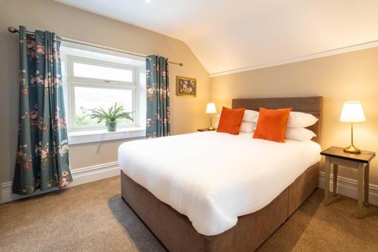 Adams Townhouse Bed and Breakfast Dingle Exteriör bild